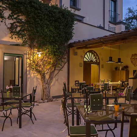 Relais Regina Giovanna Hotel 4*